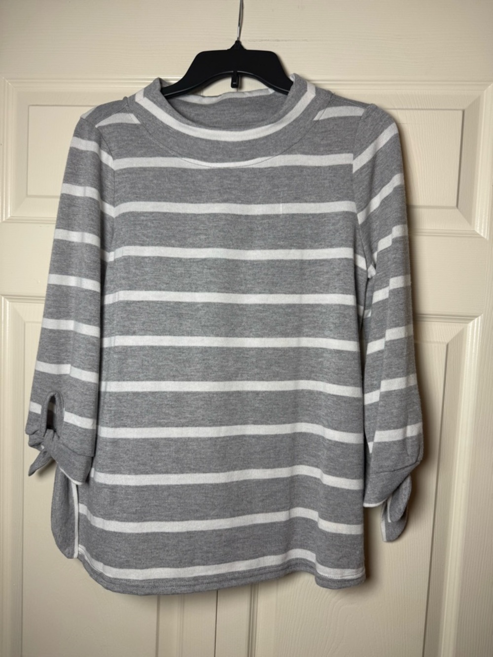 Vince Camuto‎ Gray & White Sweater Top
